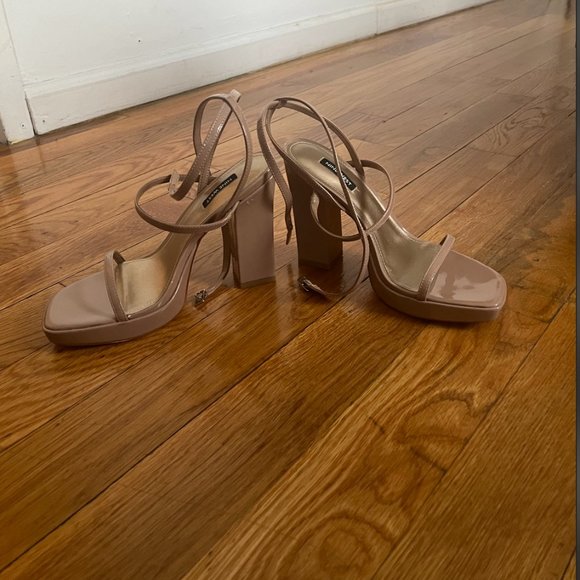 Nude Platform Block Heels Nine West - Picture 8 of 9